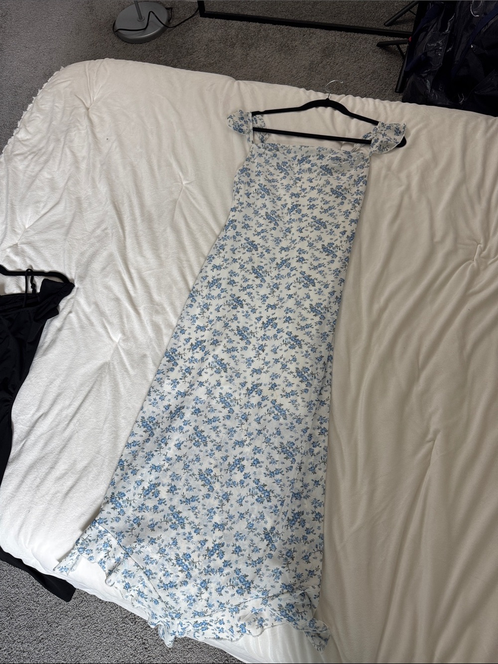 Floral Blue & White Maxi Dress size small
